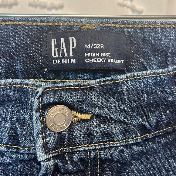 GAP Womens High Rise Cheeky Straight Jeans in Dark Stillwell 32 Reg Raw Hem - Picture 8 of 9